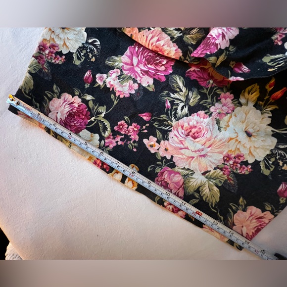Unique FLORAL PEPLUM MINI SKIRT🌺 - Picture 4 of 13